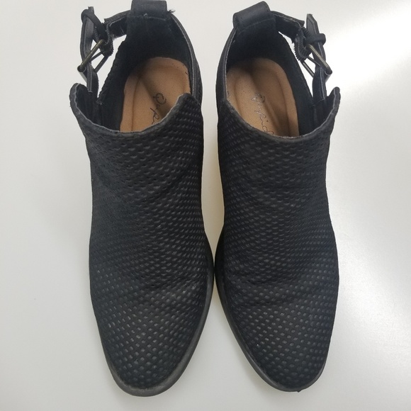 Black Vegan Suede Ankle Booties size 6 - Picture 3 of 6